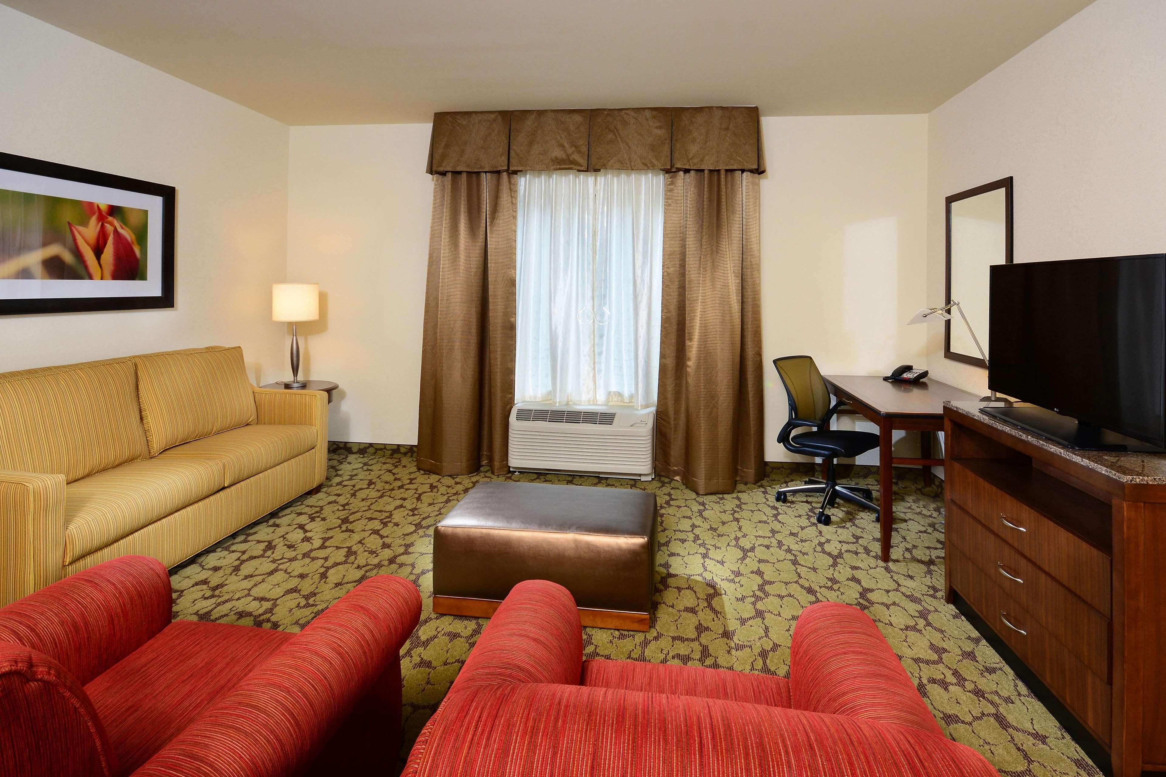 Hilton Garden Inn Greensboro Airport Exterior foto