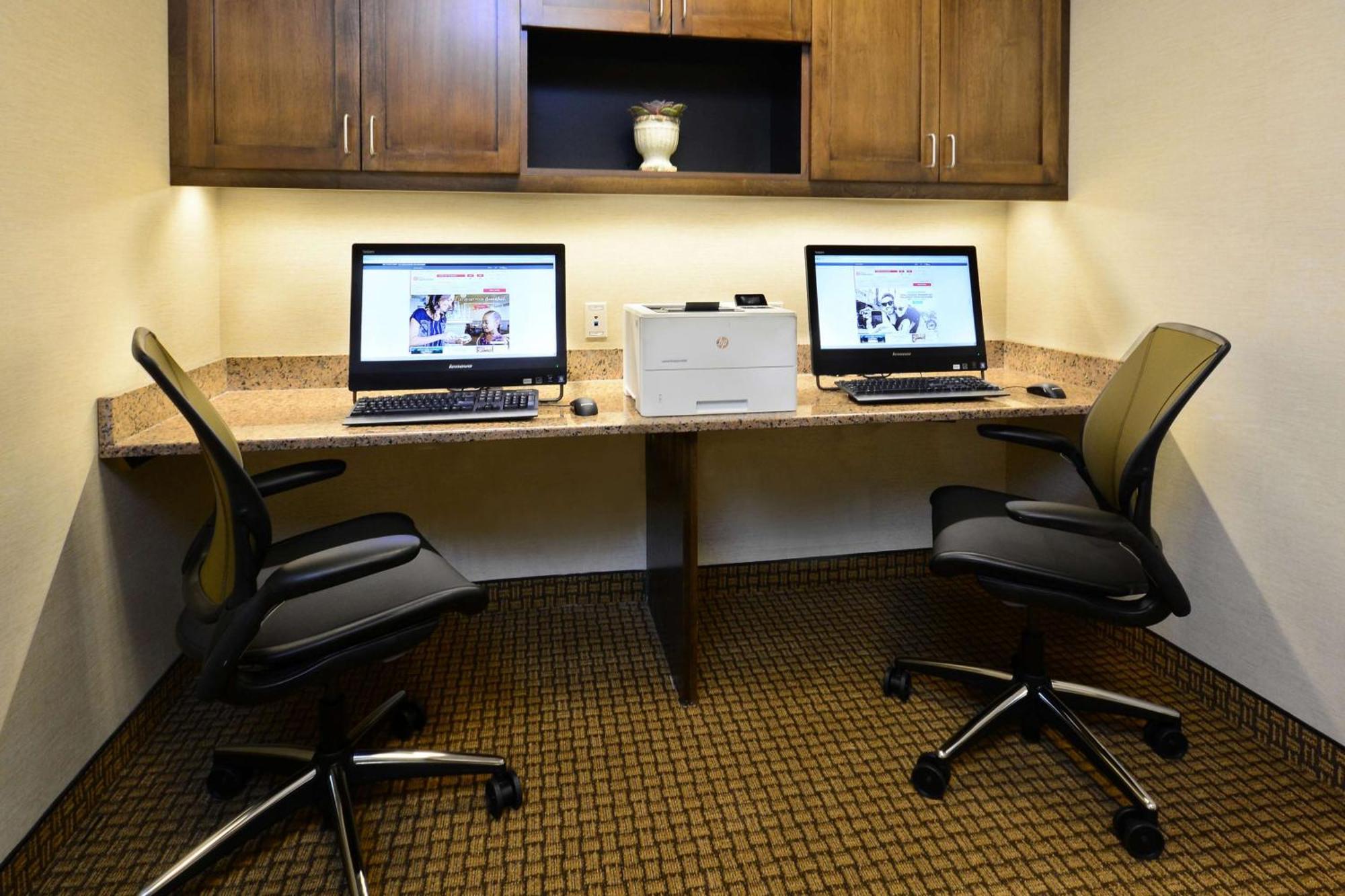 Hilton Garden Inn Greensboro Airport Exterior foto
